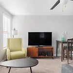 Modern Mass Ave 1Br Apartment With Kitchen